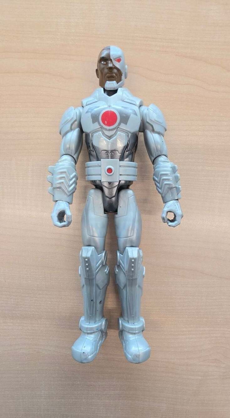 Mattel DC Comics Batman Unlimited Cyborg 12-Inch Action Figure DGF13